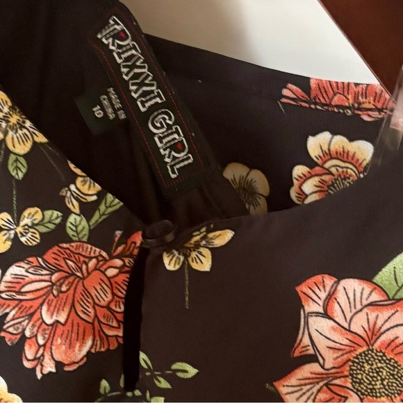 Trixxi Girl| Black Pantsuit Jumper with Floral Design Junior/Teen Size 10 - Picture 6 of 8